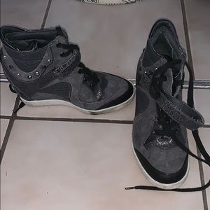 Guess boots